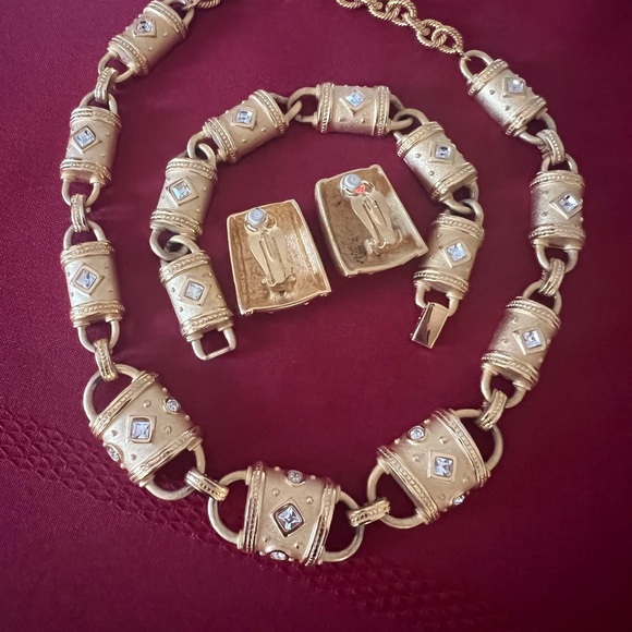Vintage Etruscan style gold tone necklace, bracelet celery and earring set - Picture 3 of 5